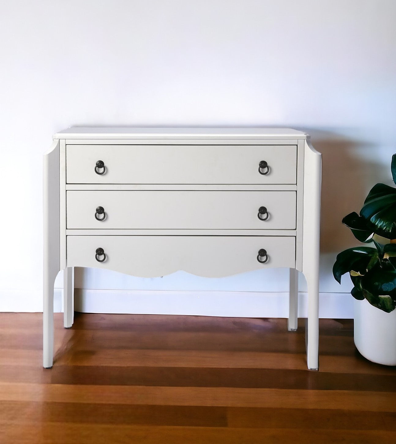 34" White Solid and Manufactured Wood Three Drawer Dresser